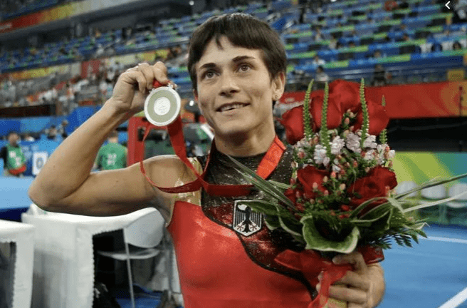 开云体育官方网站-体操传奇谢幕，球迷泪洒赛场