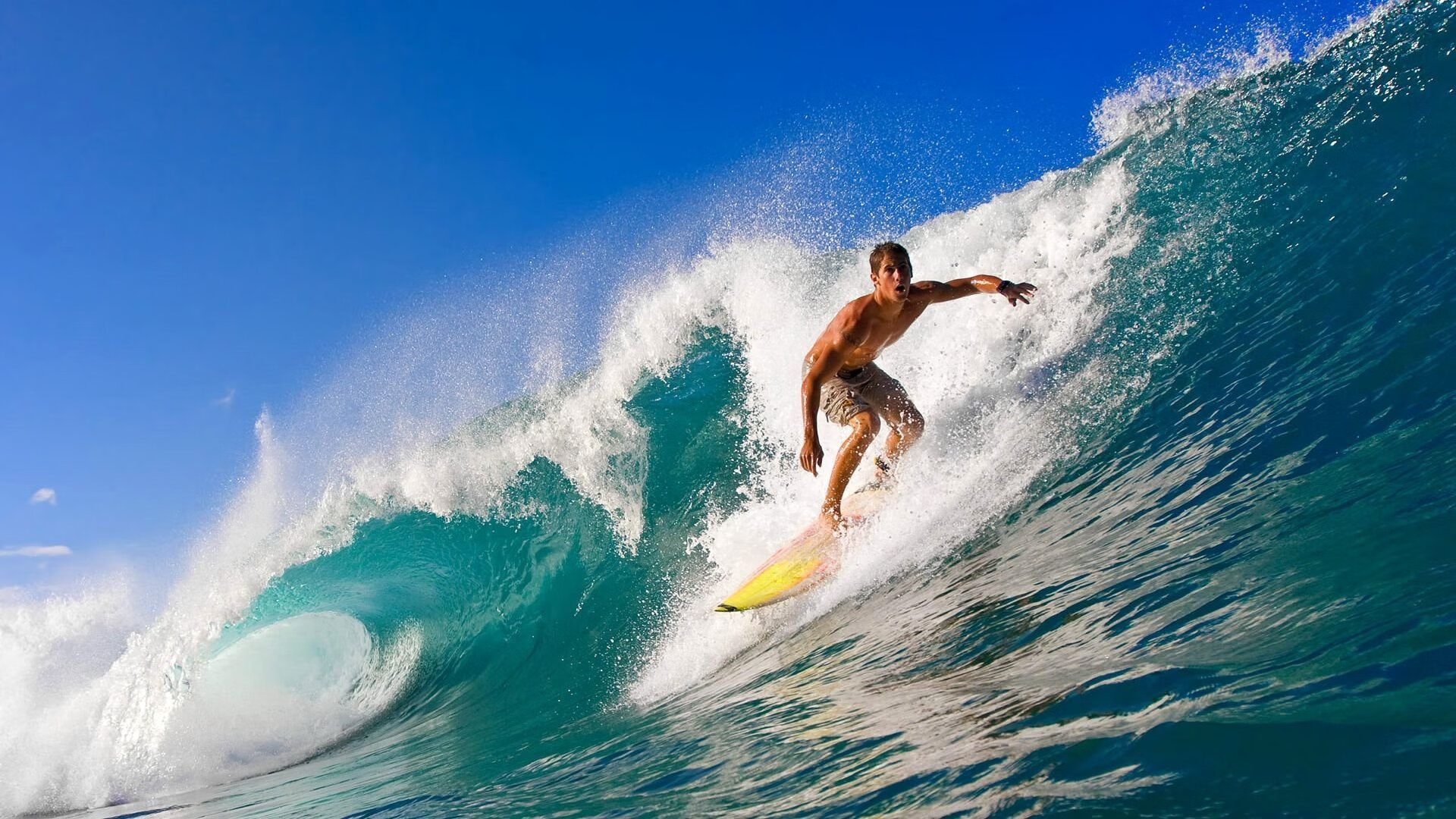 被踢歪的球袜,抢断的11岁小孩,莱奥如何在混乱中撕开决赛之门